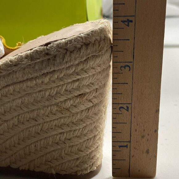 NIB Very Volatile Women’s Yellow 3.5” Heel Slip On Espadrille Sandals - Size 9 - Picture 11 of 11